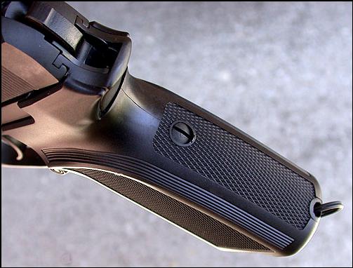 http://i5.photobucket.com/albums/y171/hipowersandhandguns/Hipowersandhandguns2/FNDAHP012.jpg
